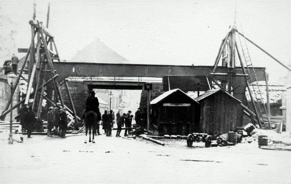 Izgradnja željezničkog nadvožnjaka na današnjoj Adžijinoj ulici 1929. godine